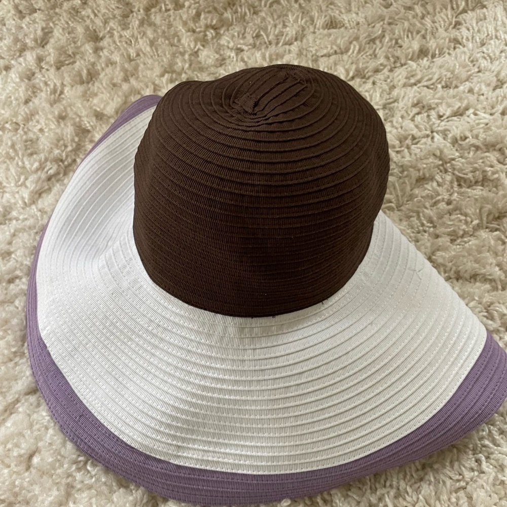 Caribbean Joe tri colored beach hat. Excellent condition excellent hat.